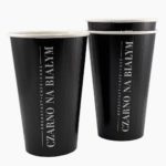 Gobelet en carton personnalisée, Custom printed paper cups, Kubki papierowe z nadrukiem indywidualnym, Pappbecher mit individuell bedruckt, Pappersmuggar med eden tryck.